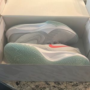 PG 5 Basketball Shoes